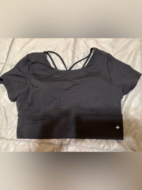 HALARA Black Short-Sleeve Cropped Strappy Active Top